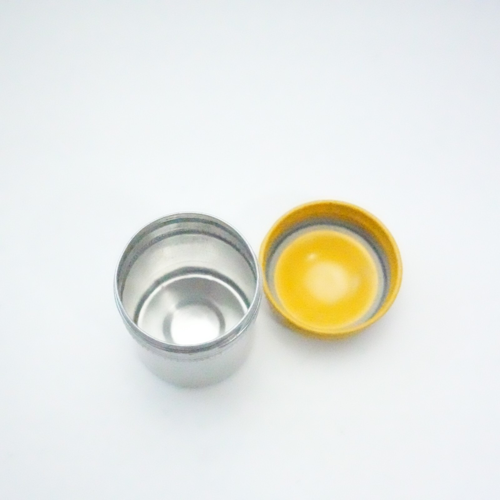 Vintage 35mm aluminum film canister unbranded W/ metal yellow top
