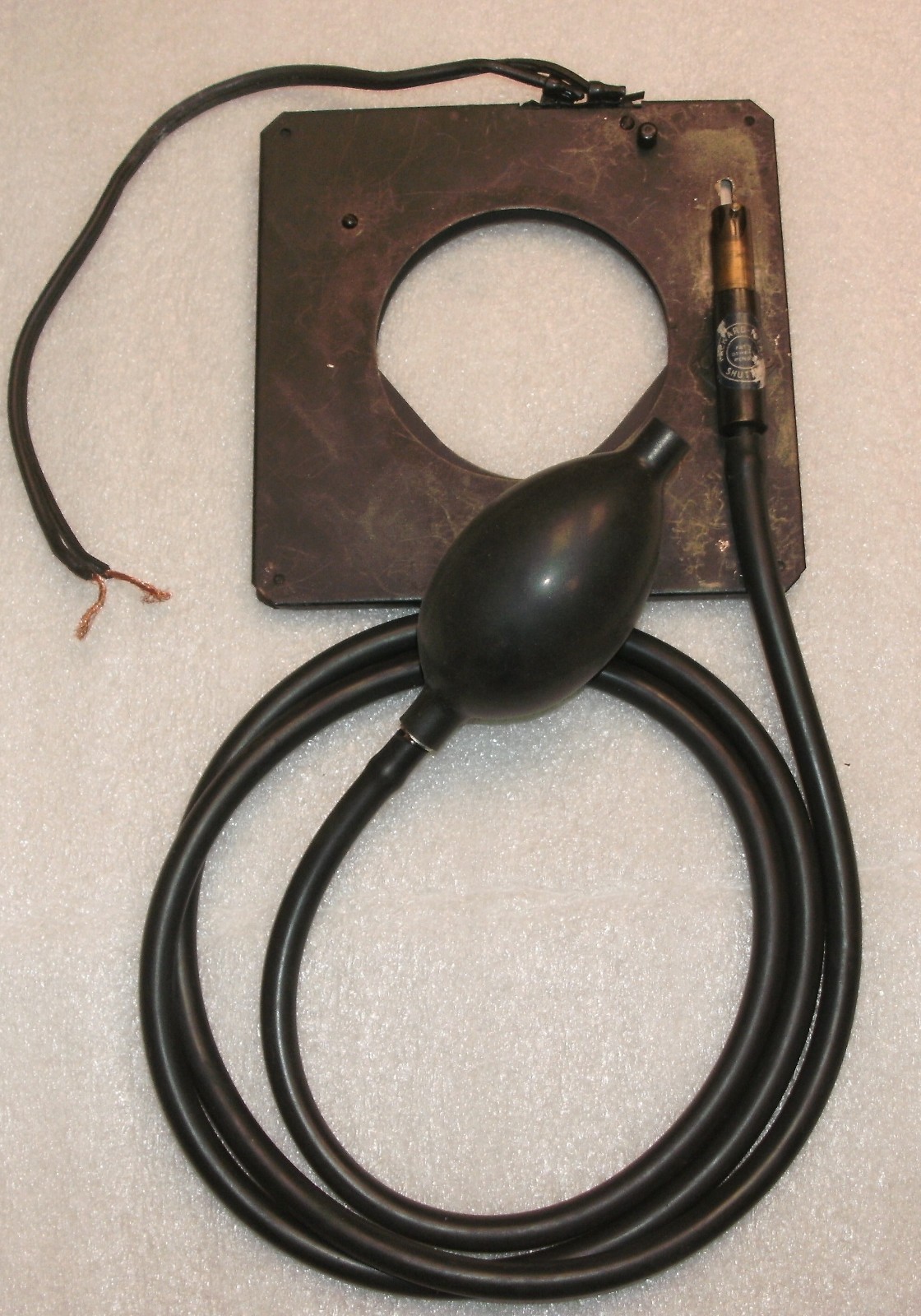 Rubber Air shutter release for Packard style Shutter Etc.6+ ft long, 4″ bulb.