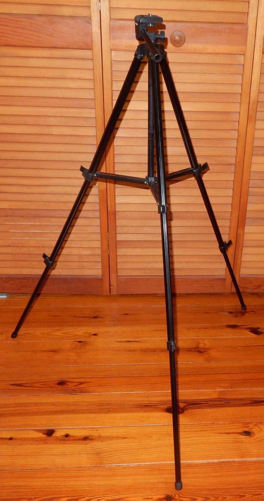 Polaroid Adjustable Height Digital Camera Tripod, 18 1/2″ – 43 1/4″
