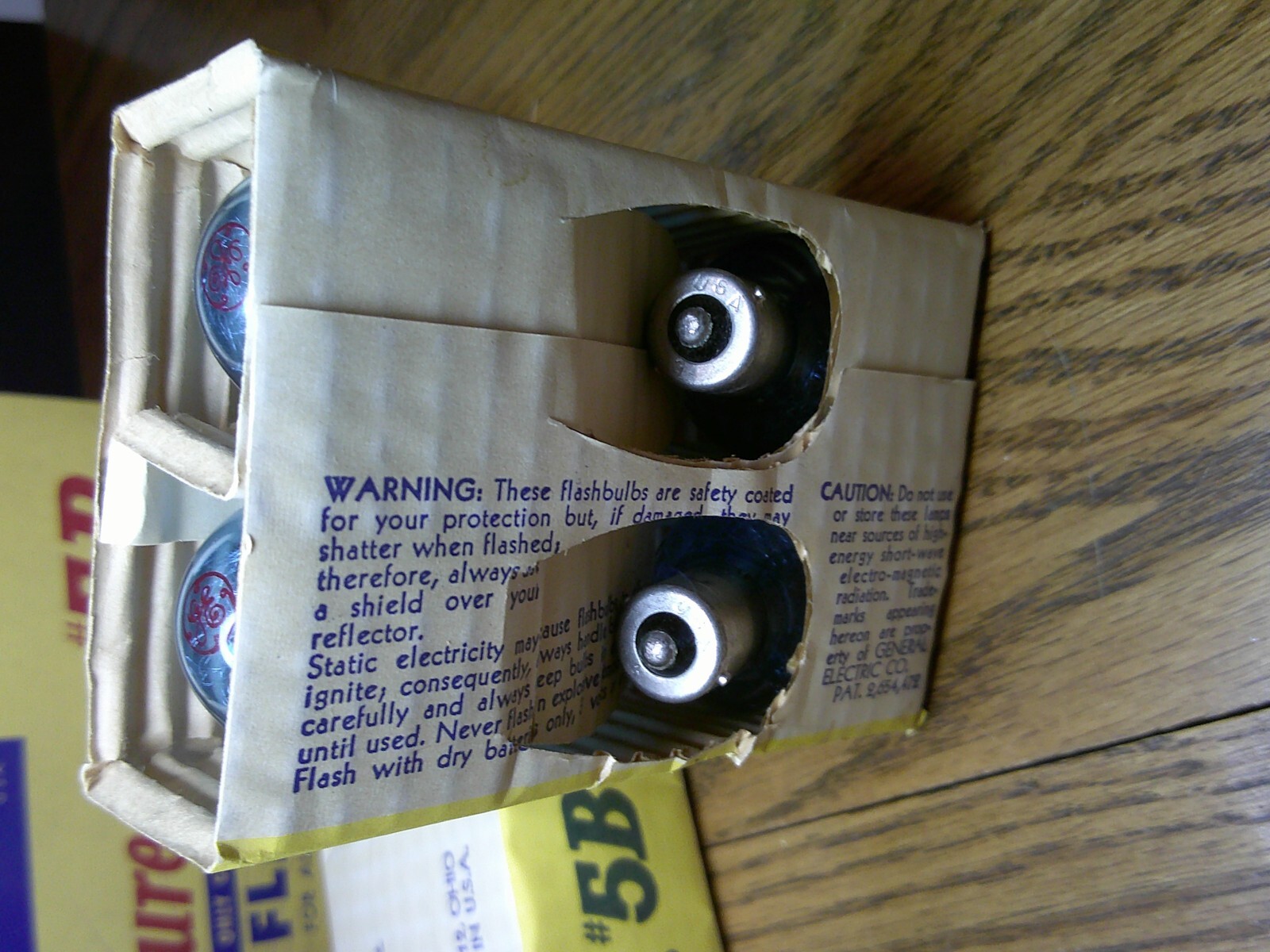 Vintage General Electric flashbulbs sure-fire # 5B in original box 12 bulbs Z18