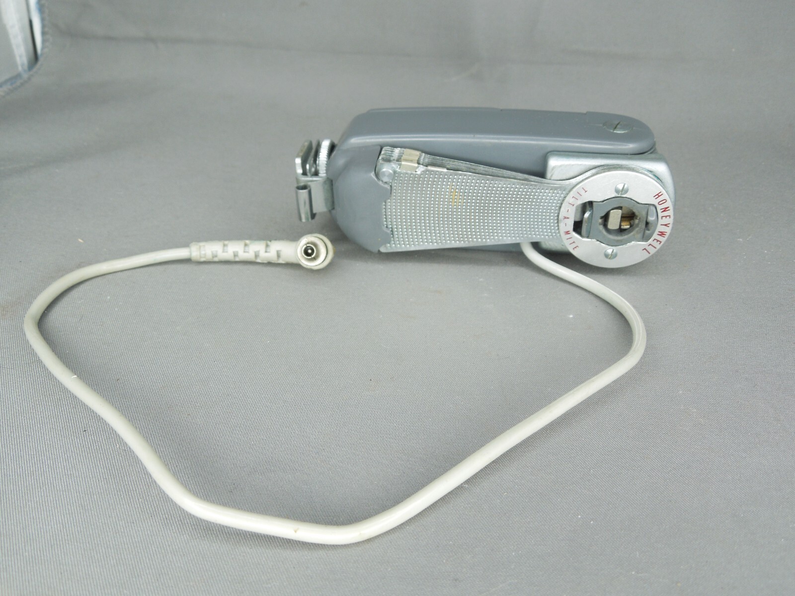 Vintage Honeywell Tilt-A-Mite Camera Equipment Flash Collapsible Fan w/ Case Jap