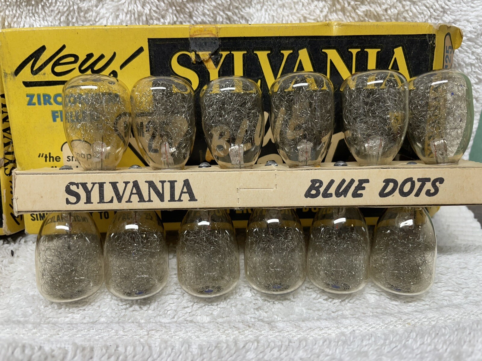 2 Boxes Of Sylvania Blue Dot M25 Zirconium Filled Superflash Bulbs 12 In Each Bx