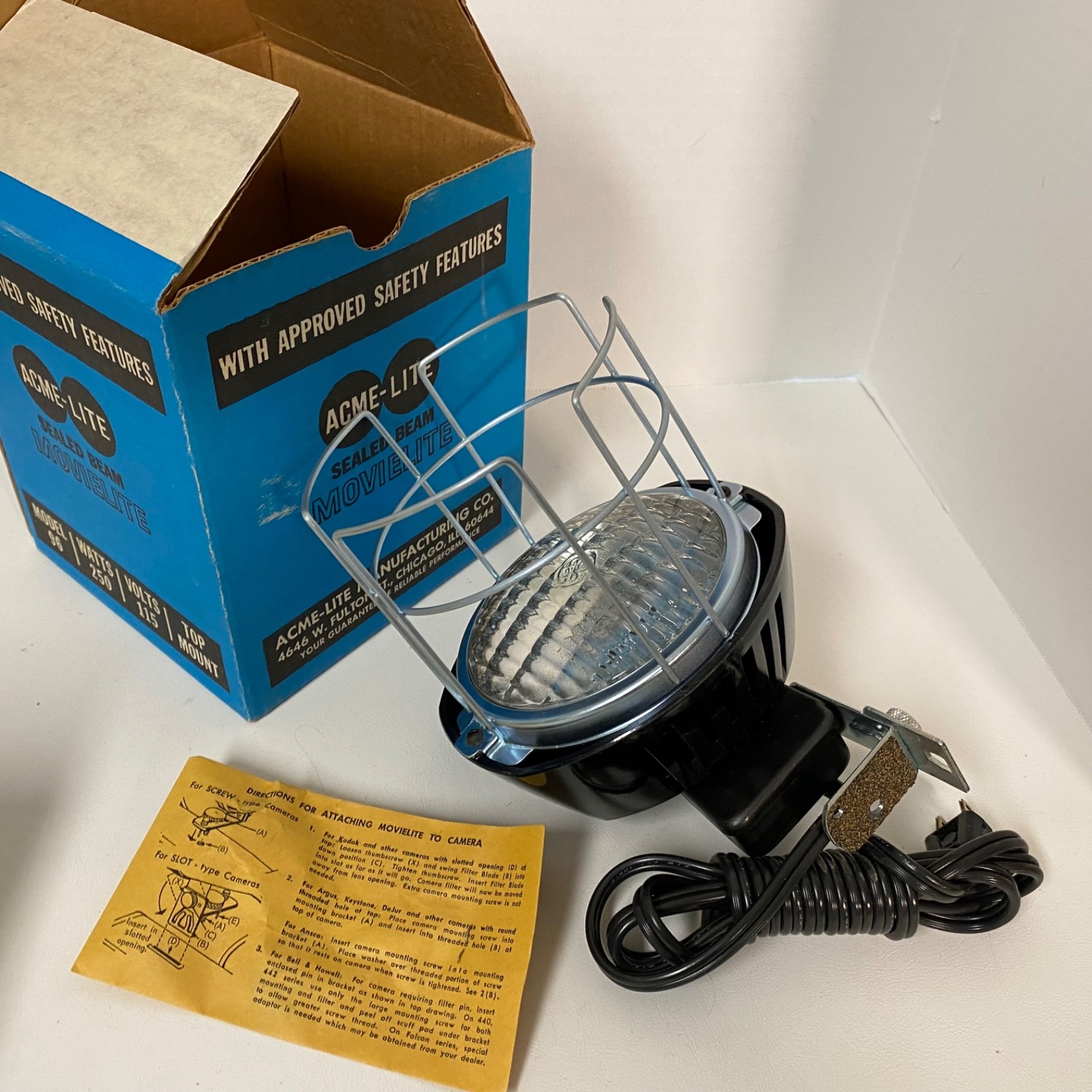 2 Vintage GE Fotocrest Super 8 Movie Light • ACME-Lite • With Boxes • Works!