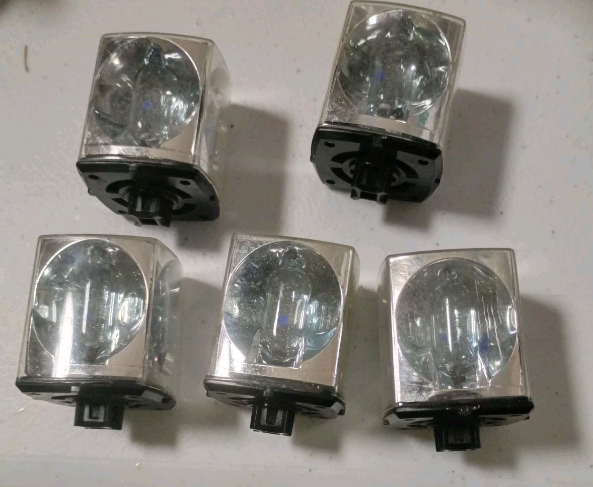 VINTAGE Flas CUBES Five SYLVANIA X Blue DOT & Two ITT HI-Power CUBES