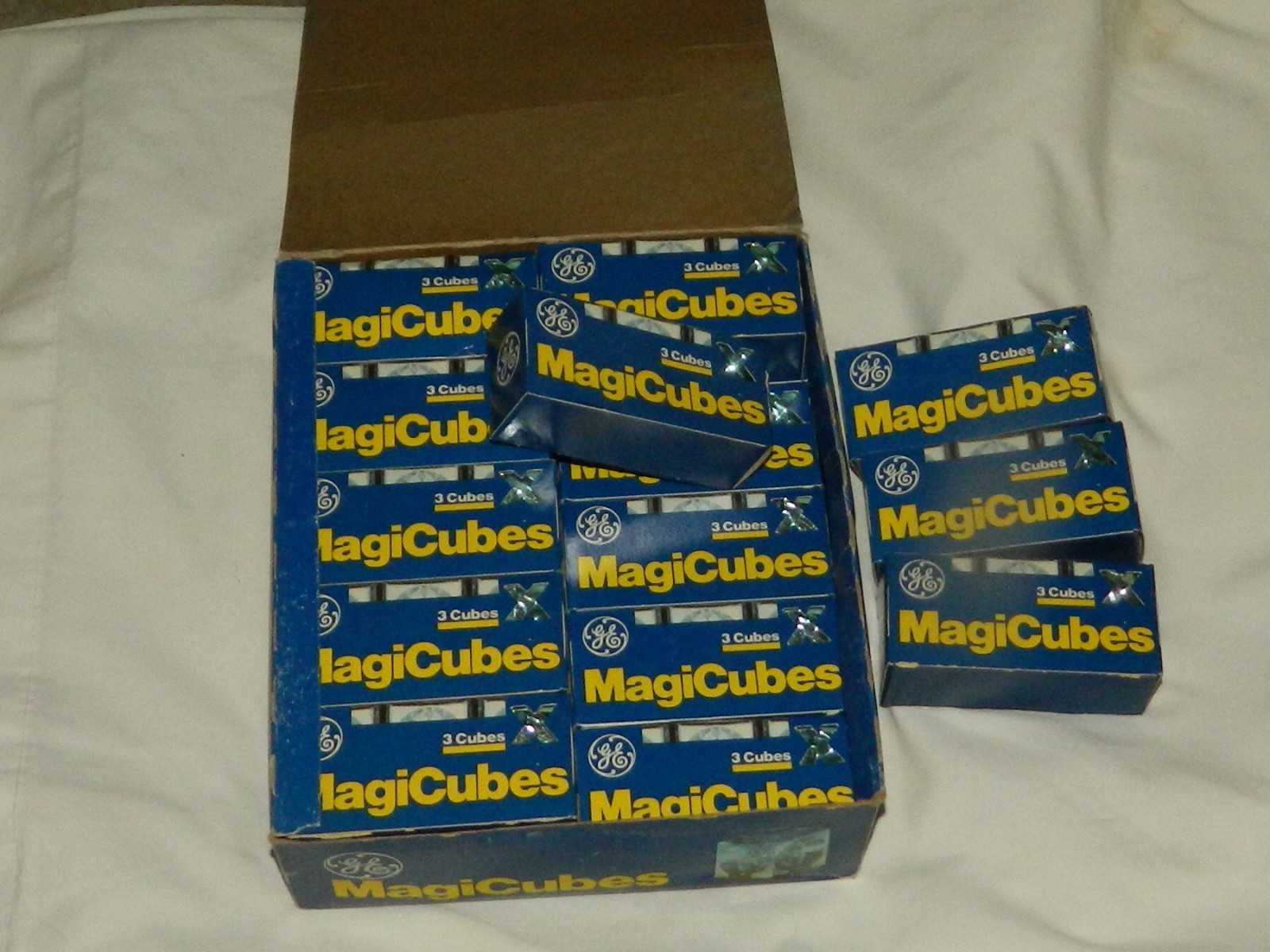 Vintage GE MagiCubes Store Display Box W/ 20 ea. Boxs W/ 3 Cubes 60 Cubes Total