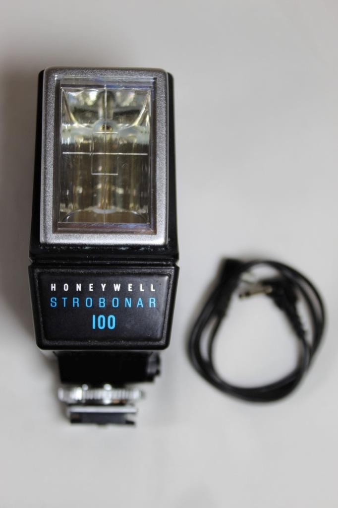 Honeywell Pentax 3/21 Spot Exposure Meter & Strobonar 100 Hot Shoe Flash AS-IS