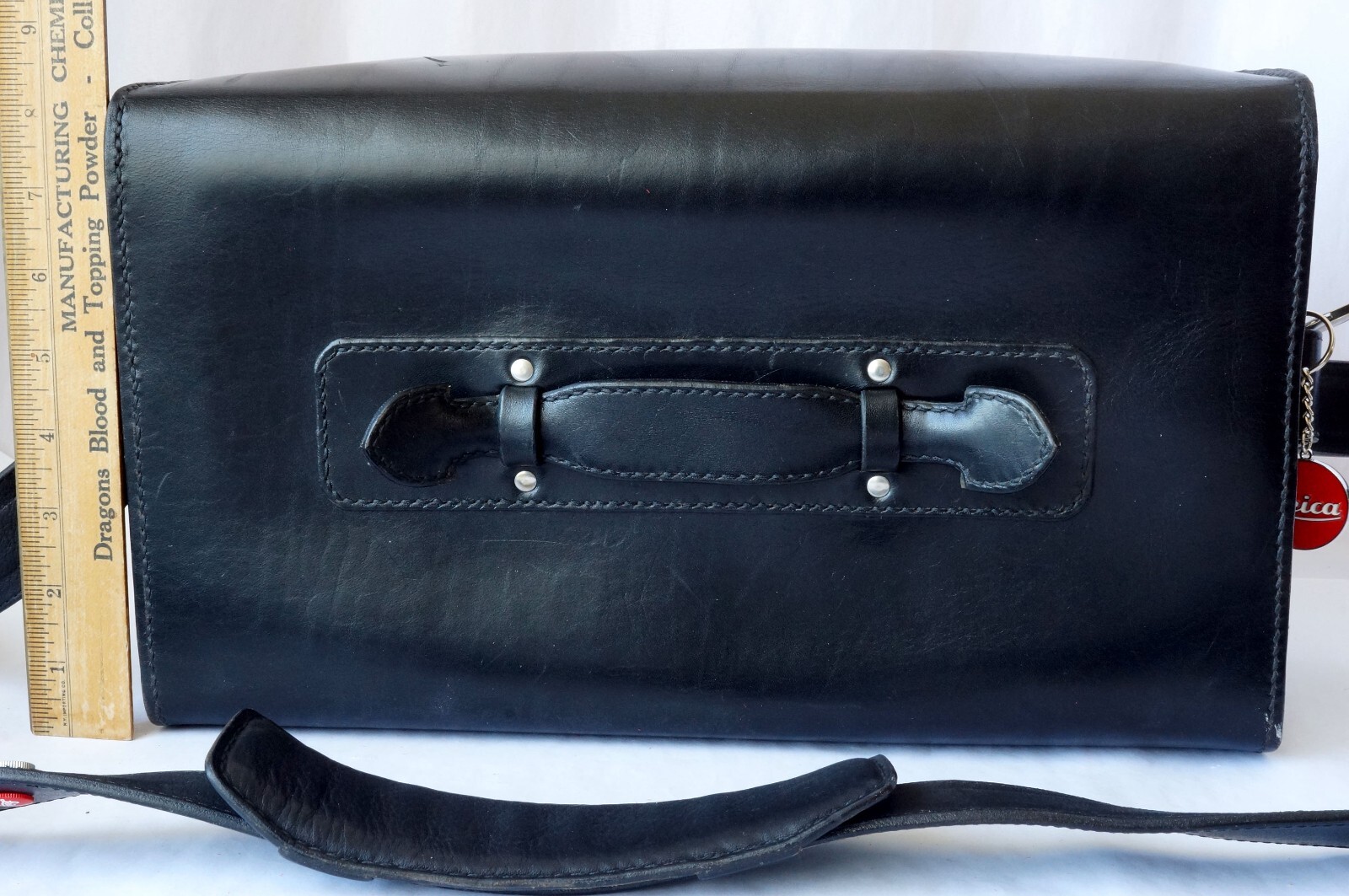 VINTAGE BLACK LEATHER LARGE CAMERA BAG WITH KEYS for Leica Cameras Made in Italy
