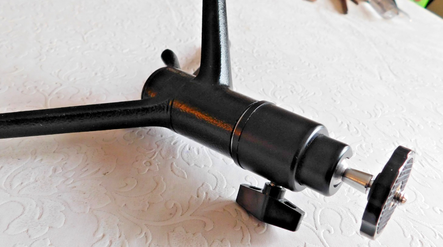 VINTAGE LEITZ WETZLAR GERMANY TABLE TOP CAMERA TRIPOD – VERY NICE!