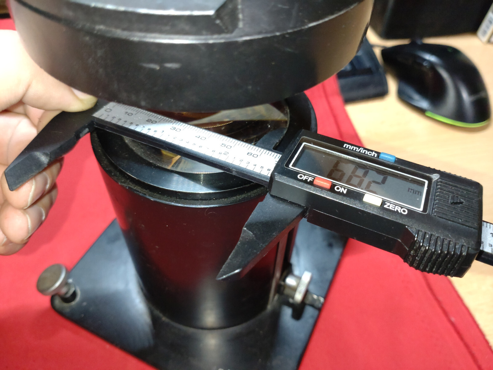 Attachment for macro photography / detail from a photographic enlarger