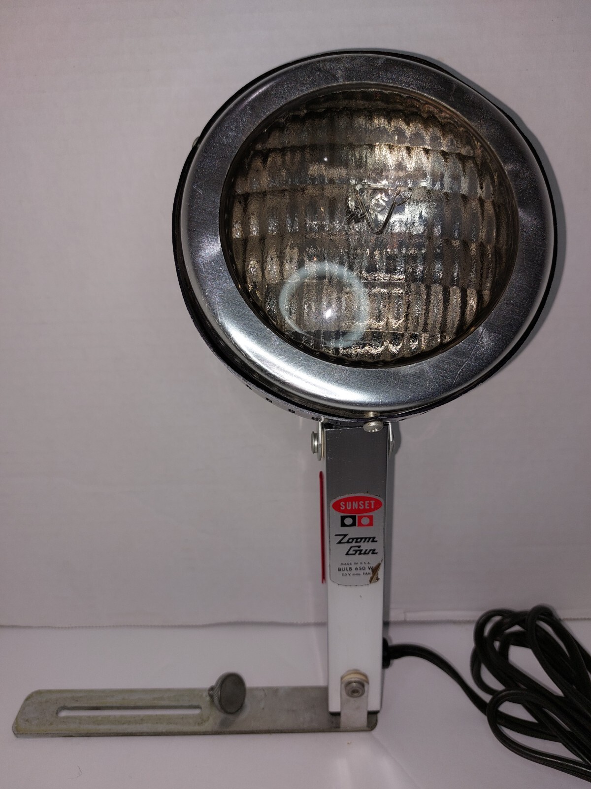 Vintage Sunset Zoom Gun Movie Light Camera Flash 650 Watt Bulb Made in USA