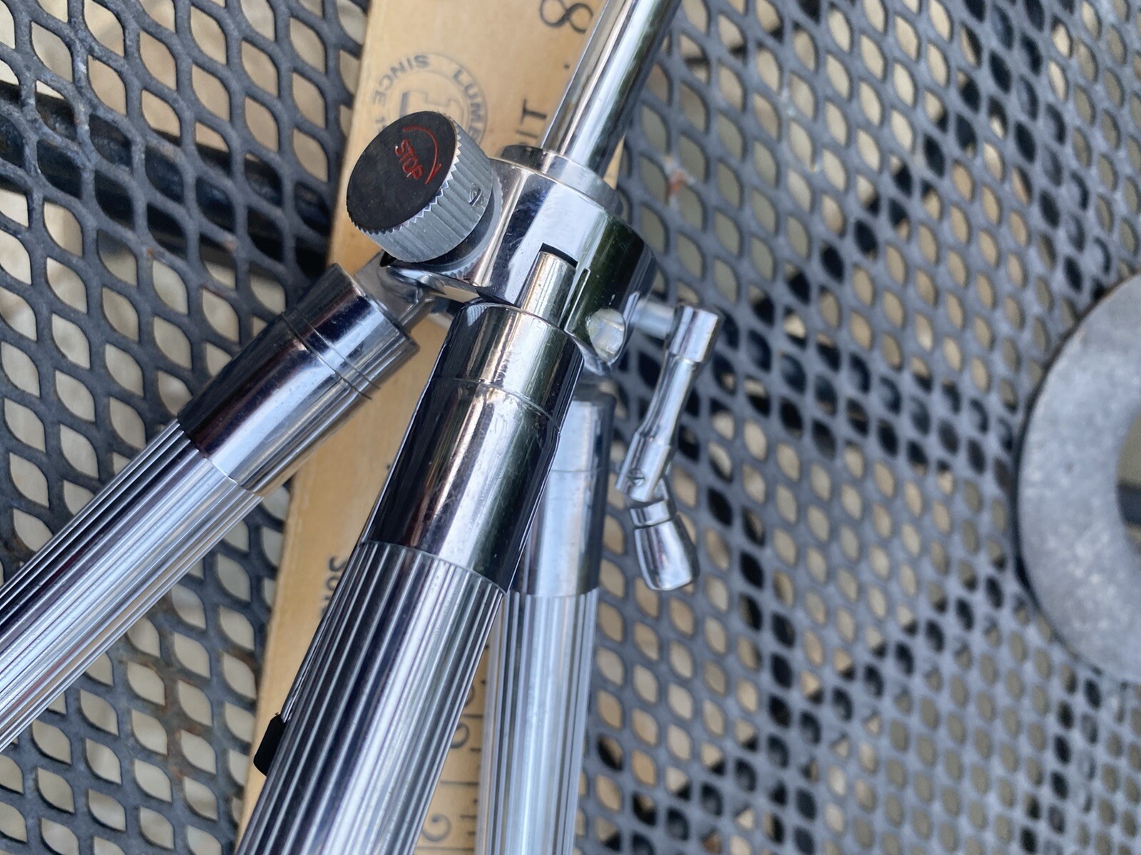 Accura Risomatic Deluxe Chrome Compact Telescoping Tripod 42″ w/ Leather Case