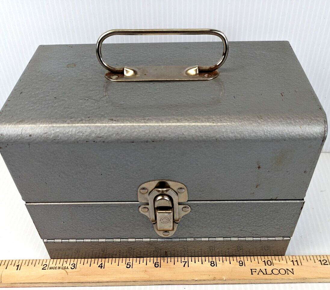Vintage Logan Deluxe 8mm Film Chest 12-5″ Reel Capacity Latch Handle 5.5×5.5×8.5