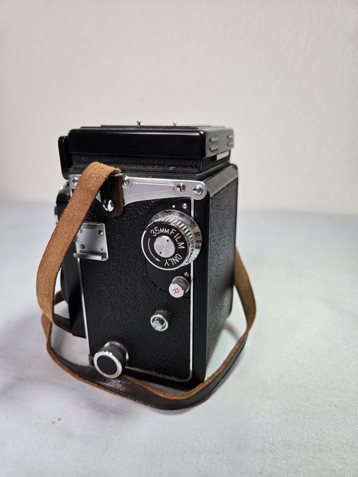 Vintage Yashica-635 TLR Film Camera 80mm f/3.5 Copal-MXV 120/35mm Dual Format