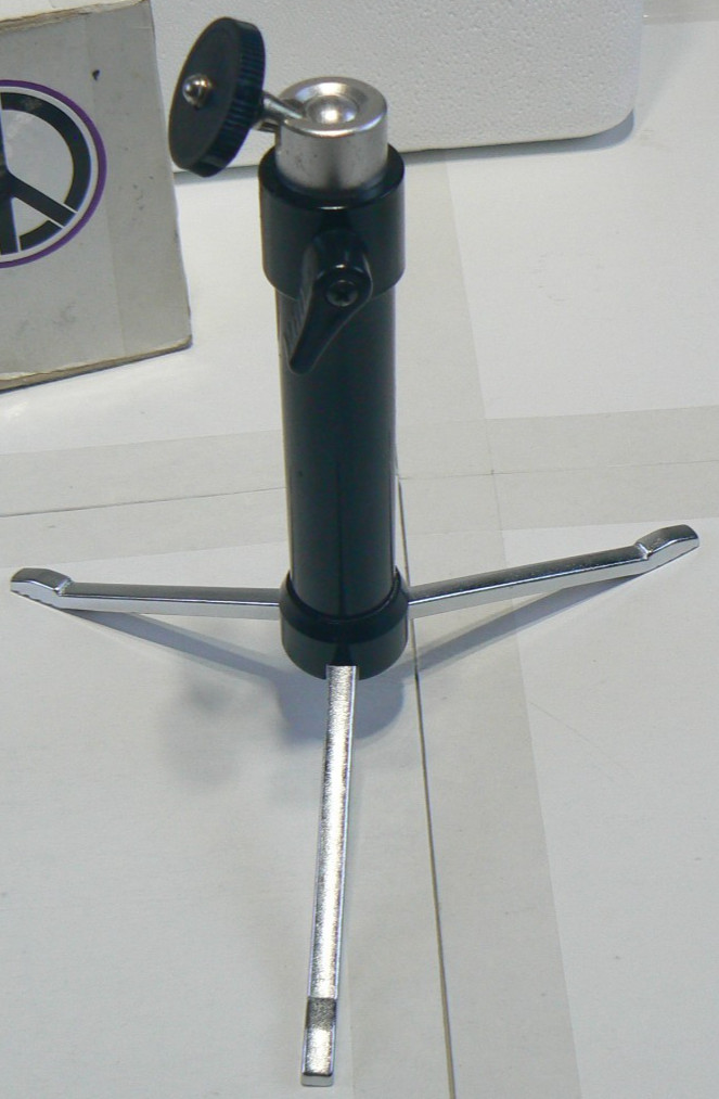 Compact Portable Table Top 7″ Tripod with Ball Head – Used VINTAGE B5
