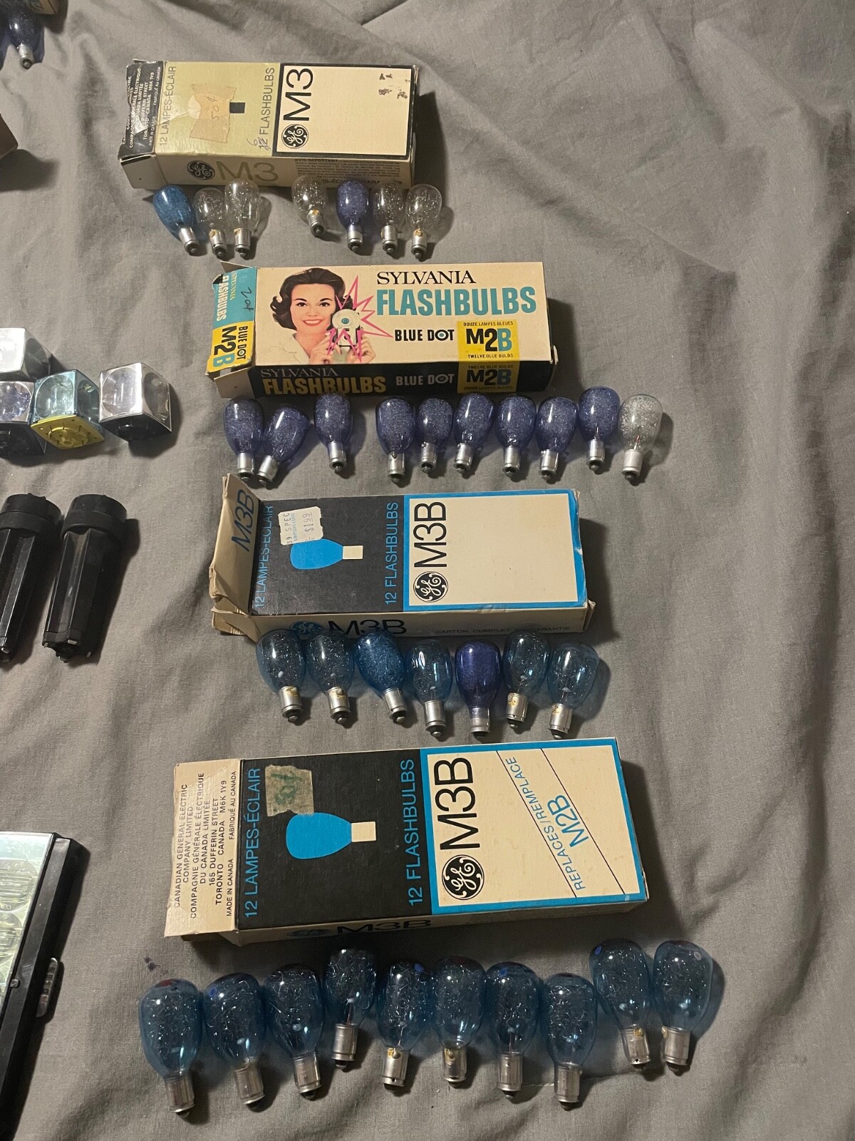 Vintage Camera Flash Bulb Huge Mix Lot Over 150 Bulbs AG1 AG1B M3 M2 M3B M2B P25