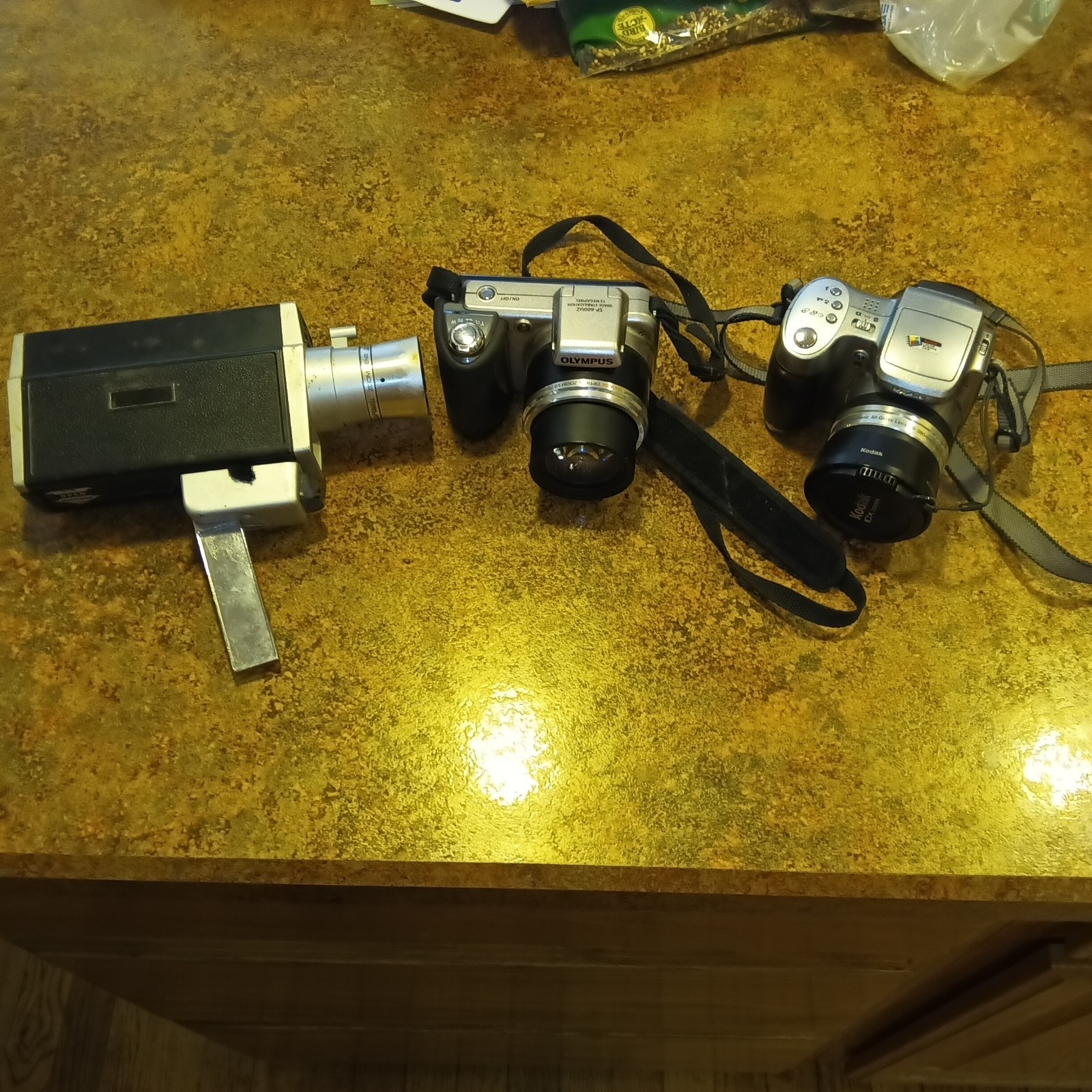 (3) Camara Lot For Parts, Bell &Howell, Kodak And Olympus!
