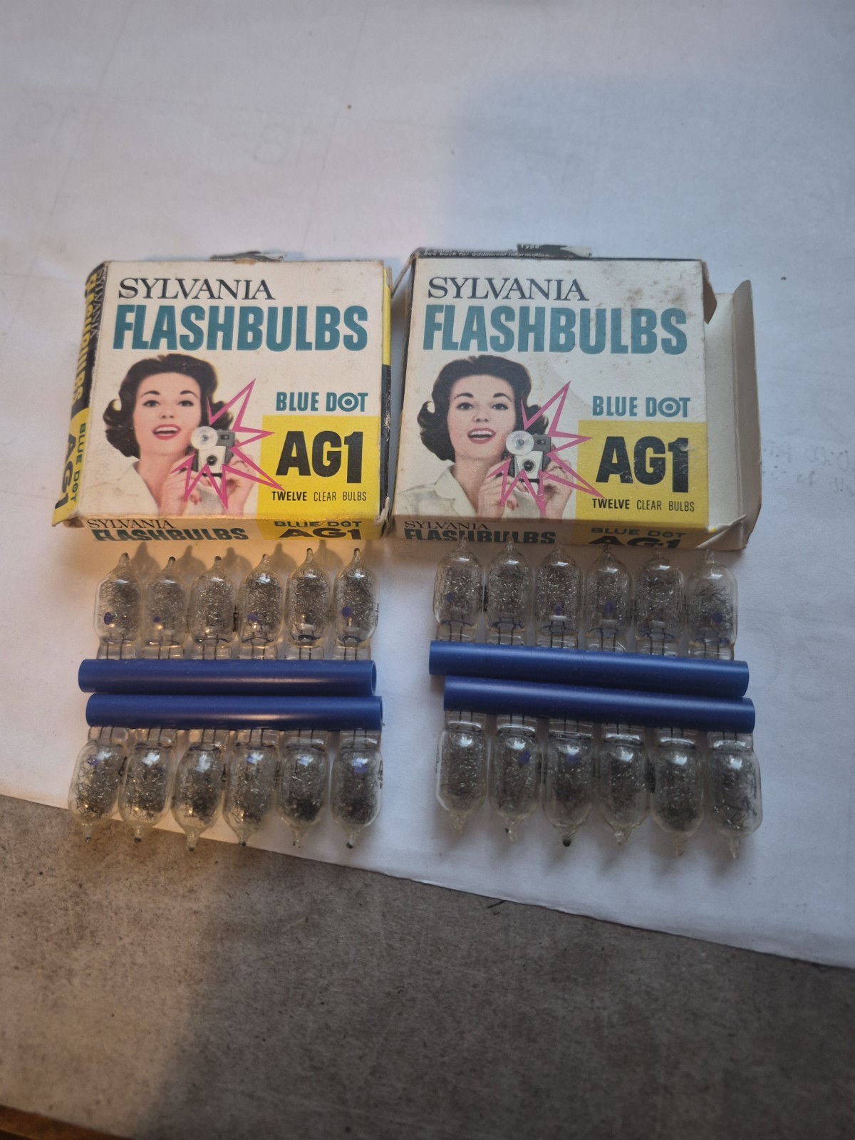 Vintage Flash Bulbs Sylvania AG1 Blue Dot Flashbulbs – 24 Bulbs NOS