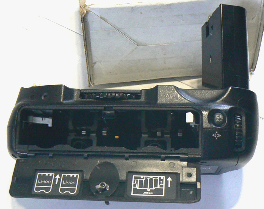 Nikon Multi Function Battery Pack Grip MB-D100 for Nikon D100 – Made in Japan