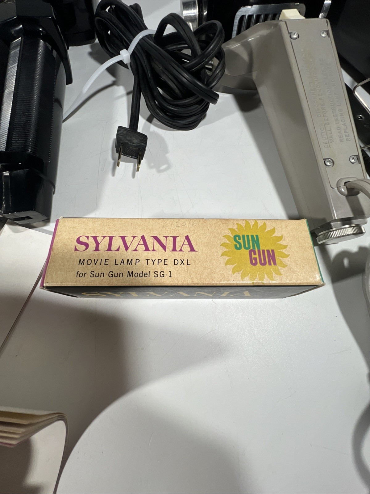 Cintage Sylvania SG1 & SG2 Sun Gun Movie Light Original Box Tested Working Lot
