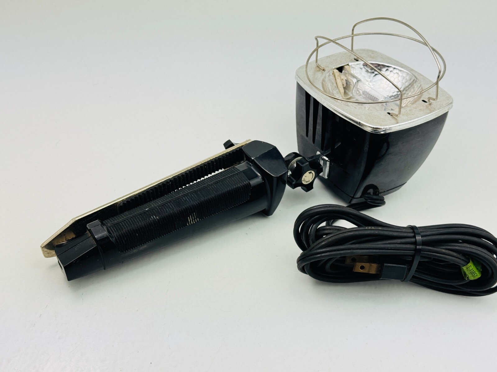 Vintage Sylvania Sun Gun II Movie Light SG-55 Lamp Light & Heat Guard Mountable