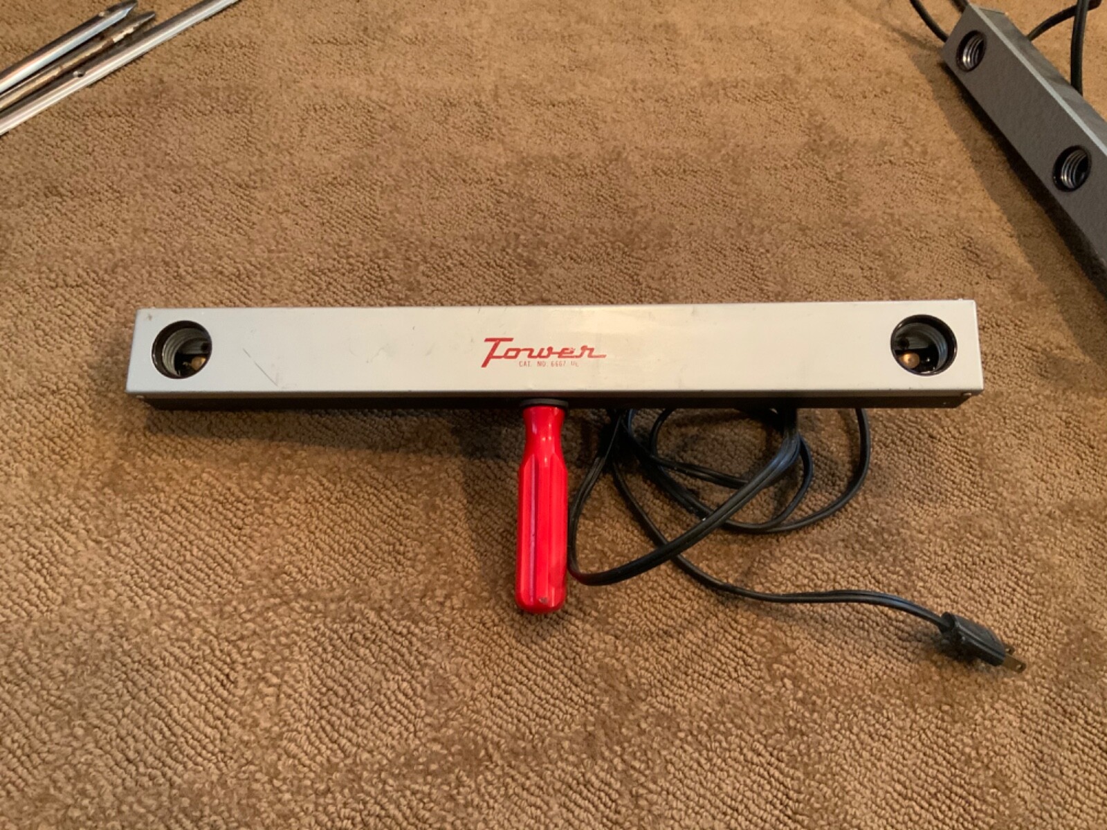 VINTAGE HARWOOD MFG. “TOWER NO. 6667” LIGHT BAR with EXPOSURE GUIDE – 2 BULB