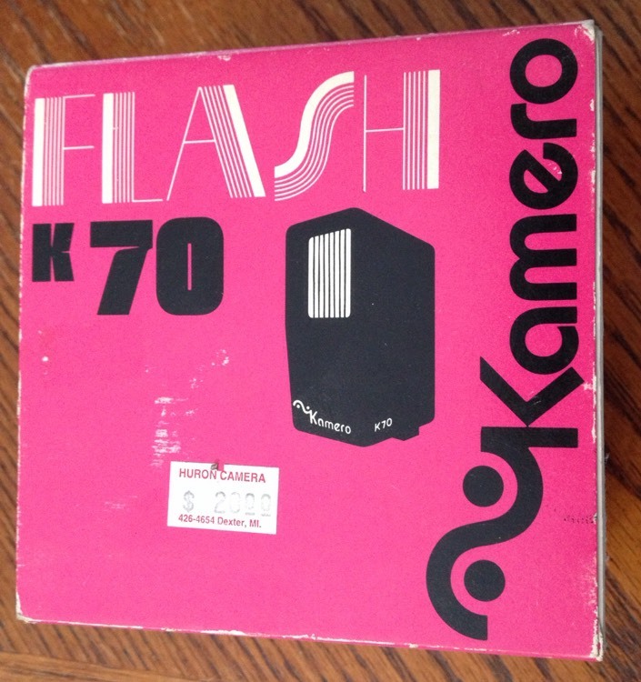 Vintage Woolworth Woolco Kamero Electronic K70 Camera Flash COMPACT HOT SHOE