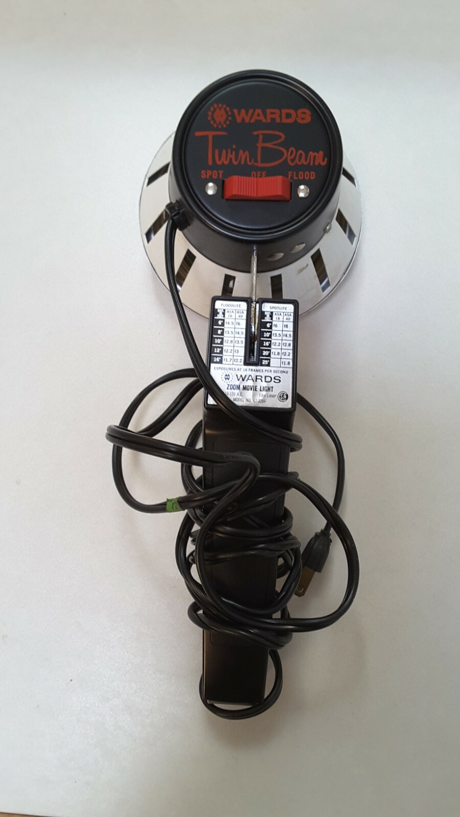 Vintage Montgomery Wards Movie Light, Twin Beam – Flood or Spot 67-3284, Working