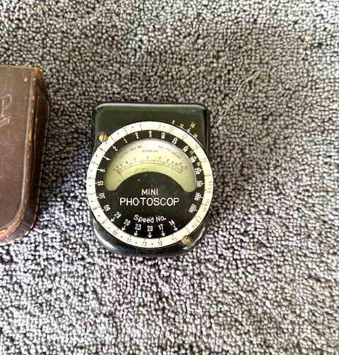 Vtg. Mini Photoscop Photo Electric Exposure Light Meter w/Case Germany Untested