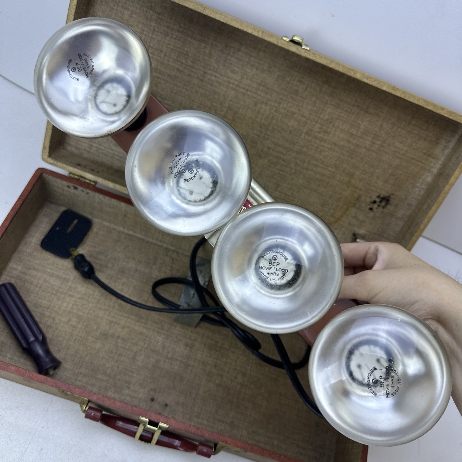 Acme Lite Move Elite Mov-E-Lite 4 Bulb With Metal Carrier Case Red 2 Bulbs Work
