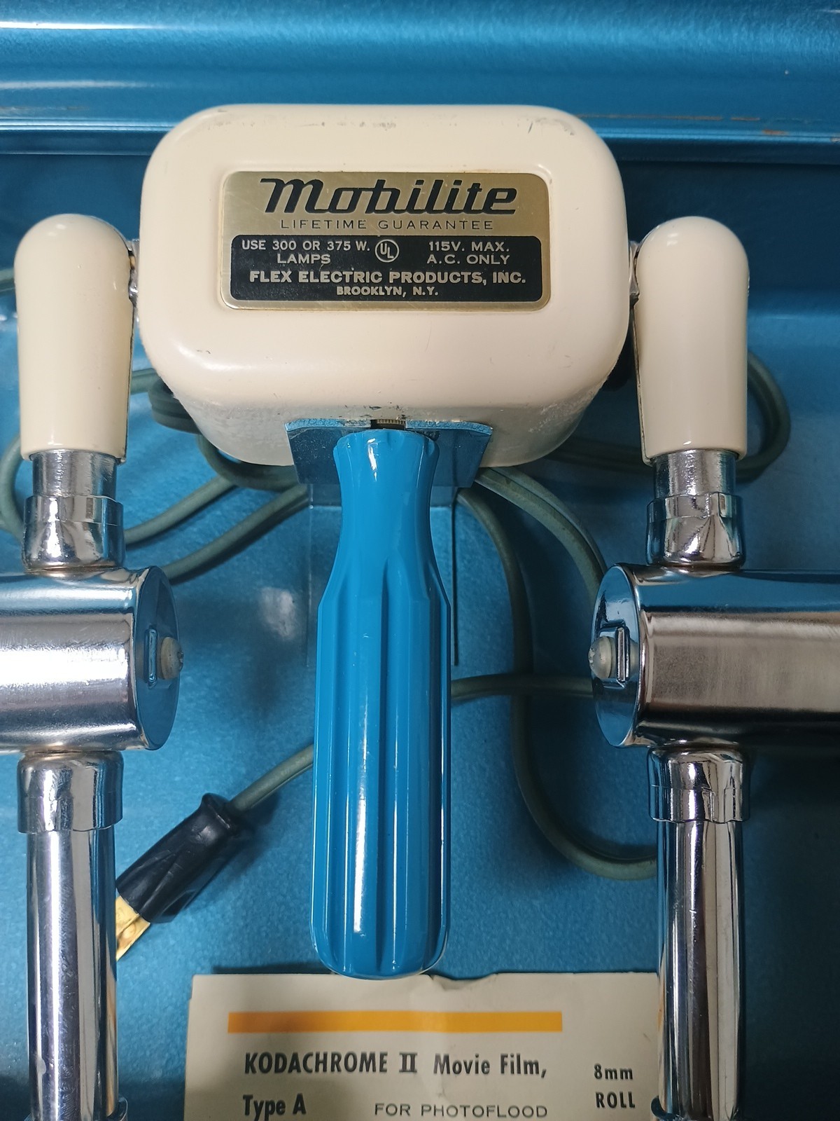 Vintage Mobilite Spot Light 4 Bulb Bar for Photography w/Metal Case