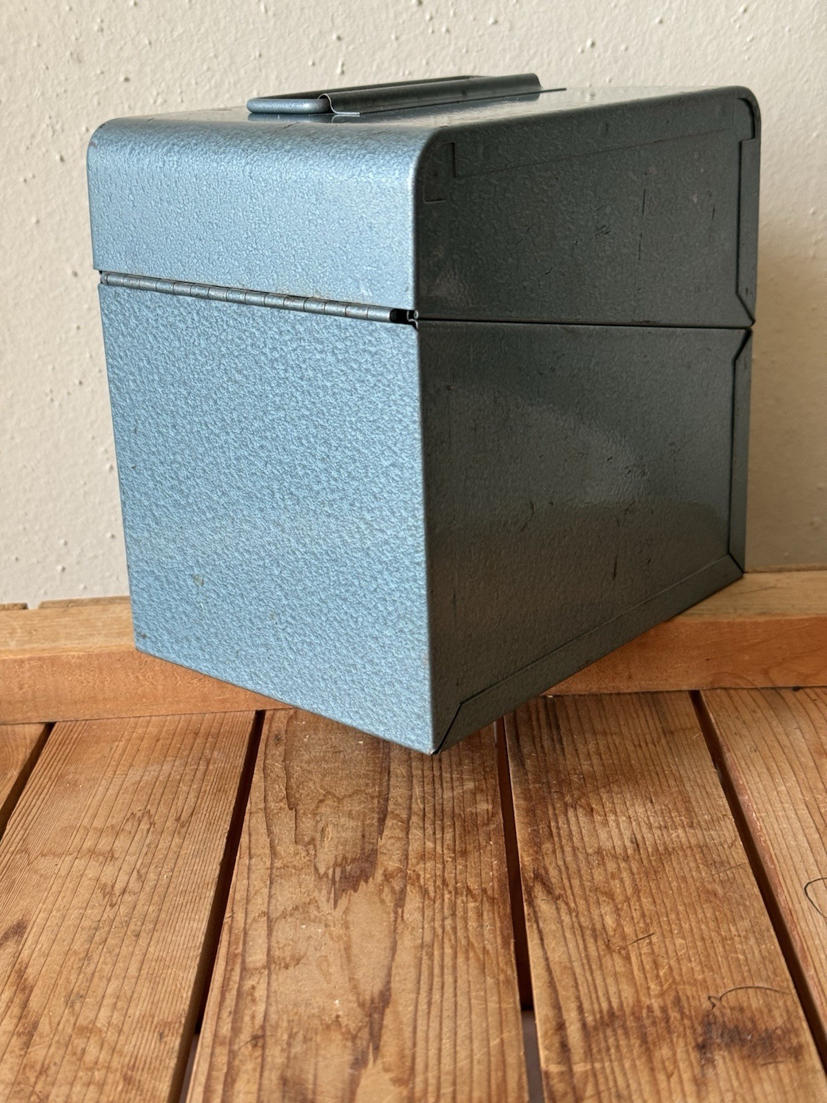 Vintage Light Gray 5″ Reels-8MM Metal Reel Storage Film Case Box