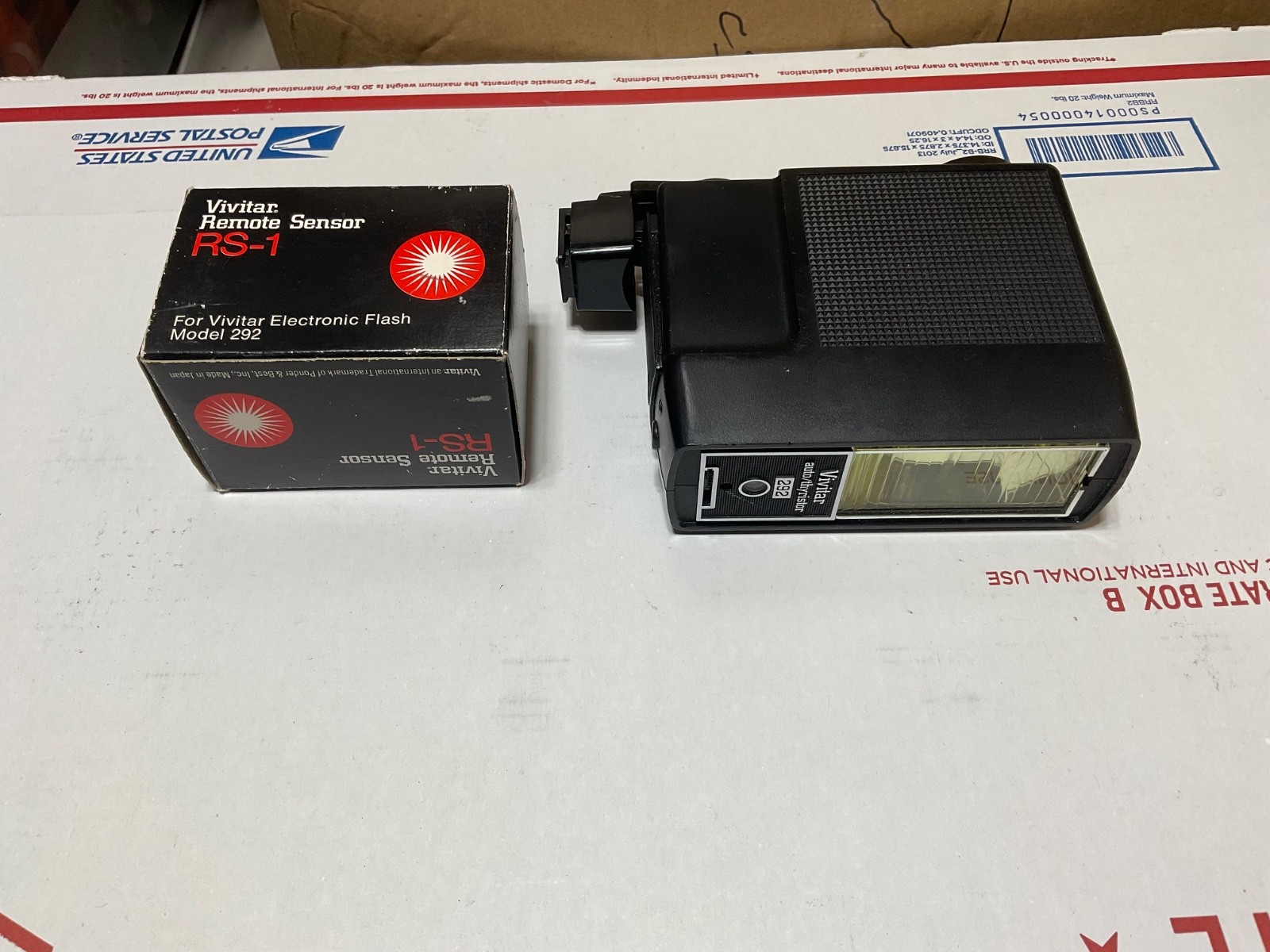 Vivitar Auto Thyristor 292 Camera Flash/ Vivitar remote sensor RS-1