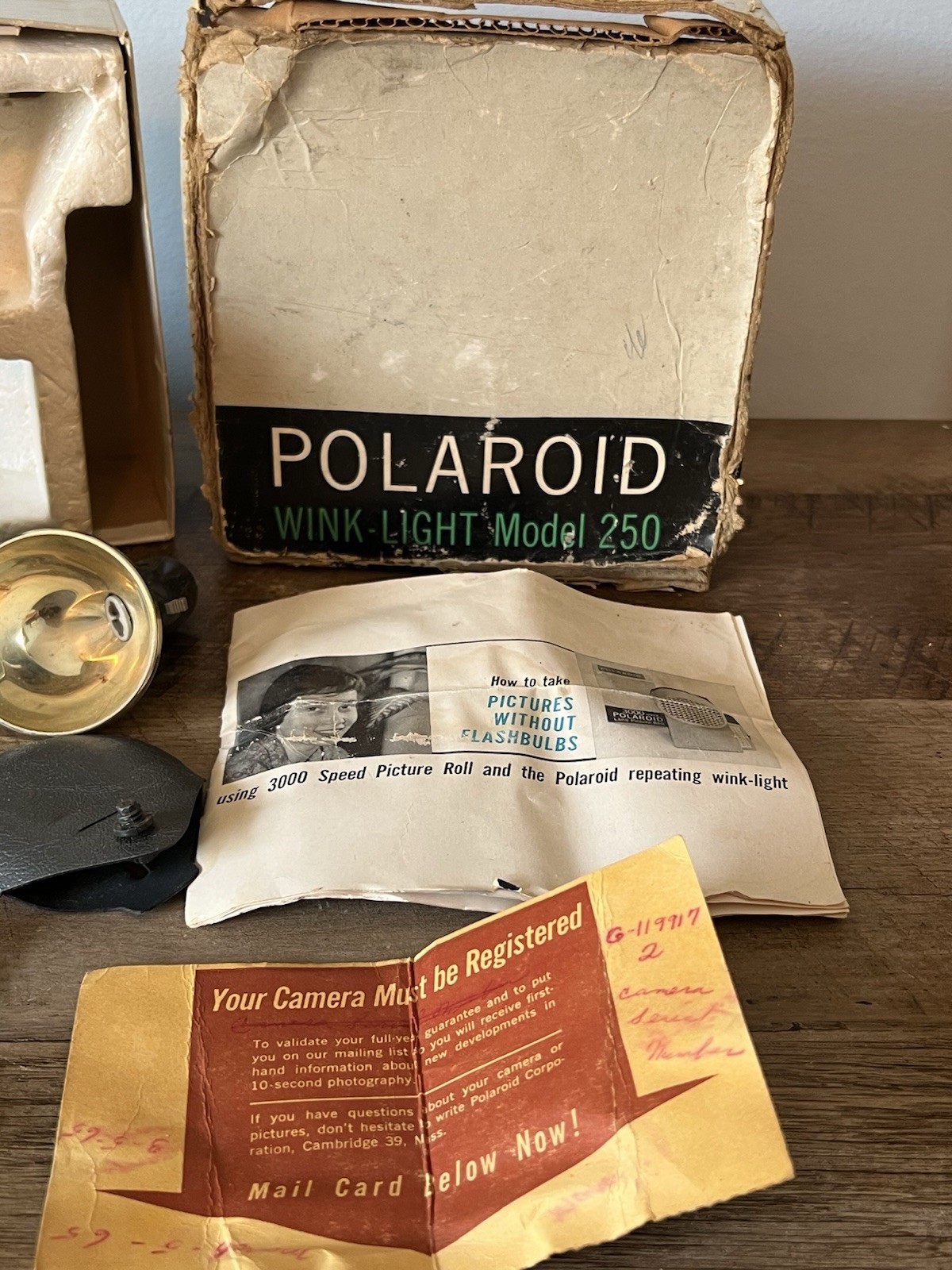 Polaroid Wink Light Model 250 *Untested* 110A Vintage Retro Camera Flash w/ Box