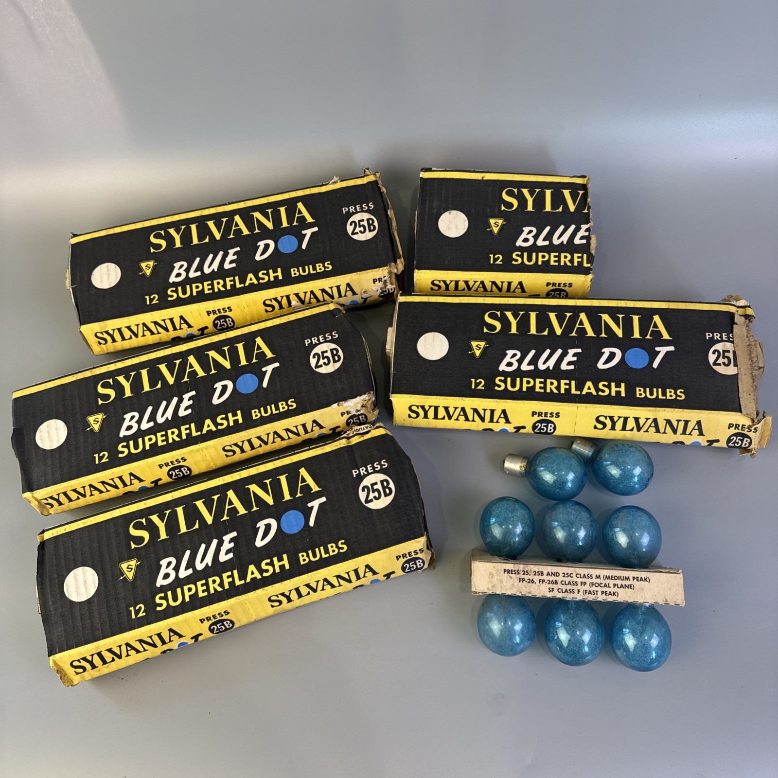 Vintage Sylvania Blue Dot Flash Bulb 25B Lot Of 62 Superflash – AS IS