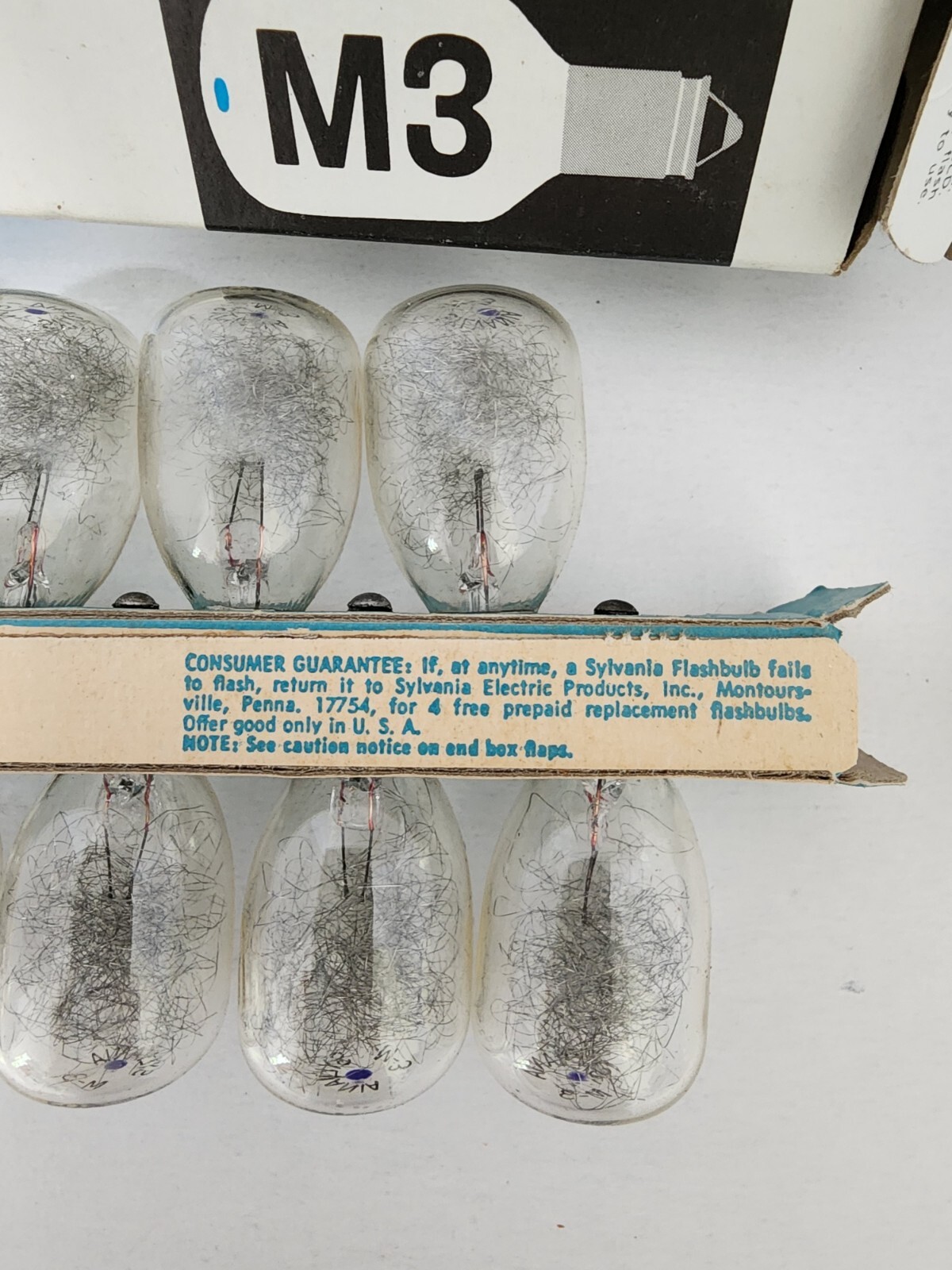 Vintage Sylvania/GE Flashbulbs Blue Dot M3, M3B – 14 Bulbs 3Blue 11 Clear Box