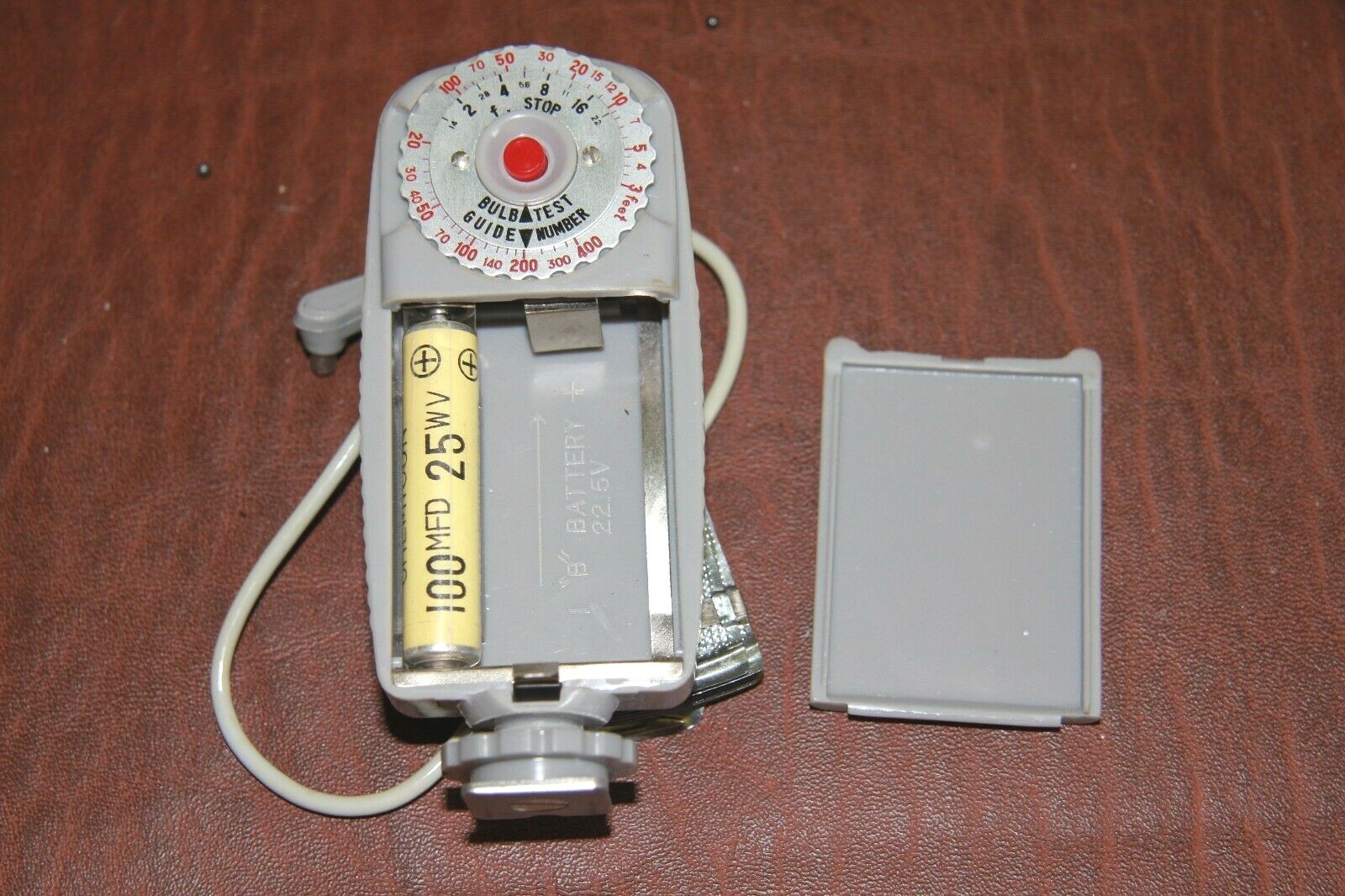 VINTAGE ULTIMA FLASH UNIT WITH CASE – FROM THE ’50S! – EXCELLENT CONDITION
