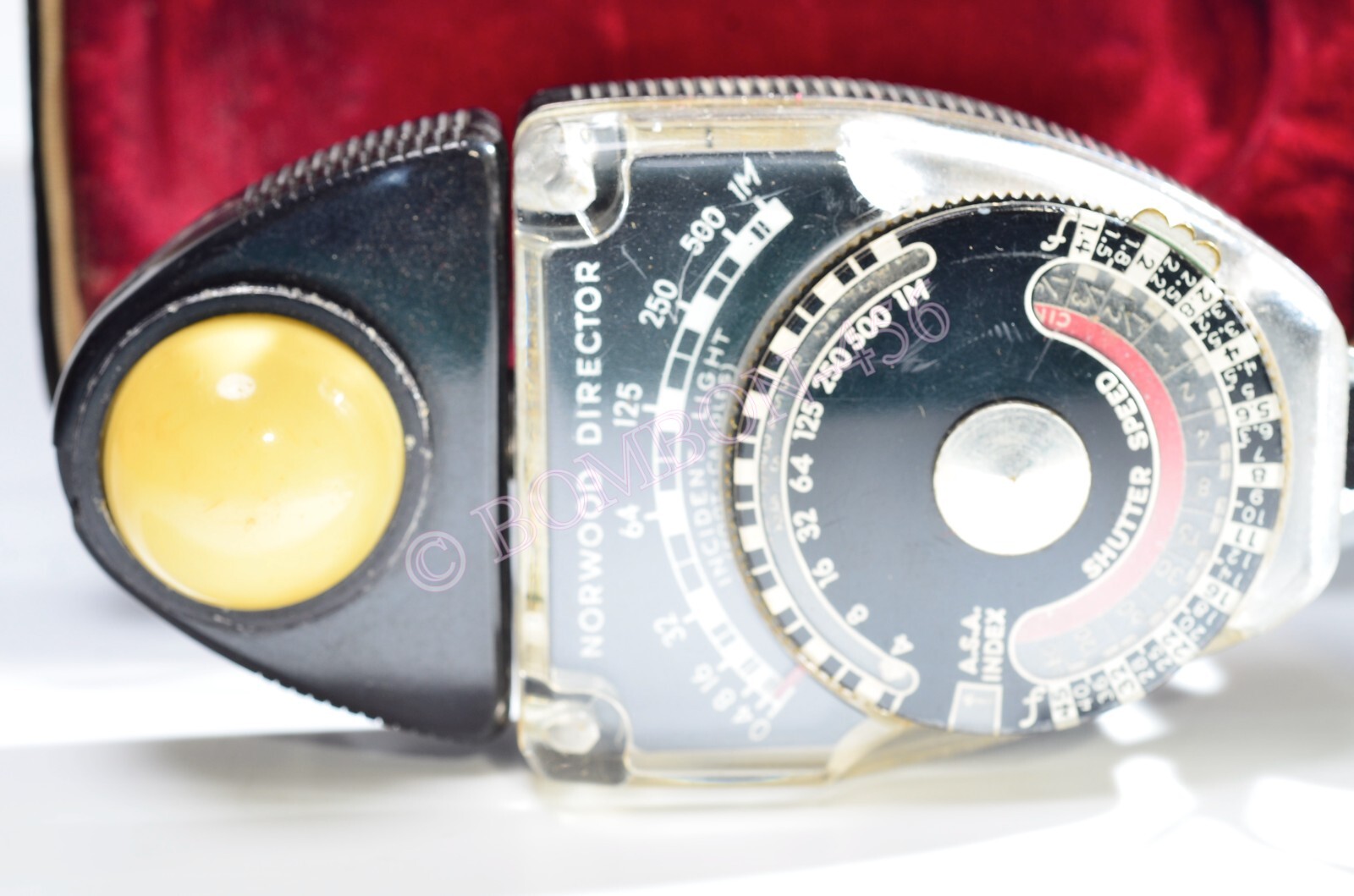 VINTAGE THE NORWOOD DIRECTOR EXPOSURE METER MODEL B CASE NEEDLE MOVES.