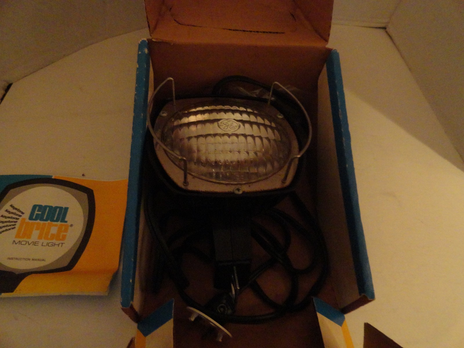 VINTAGE – KEYSTONE COOL BRITE MOVIE LIGHT – FOR SUPER 8 CAMERAS – IN BOX WORKING