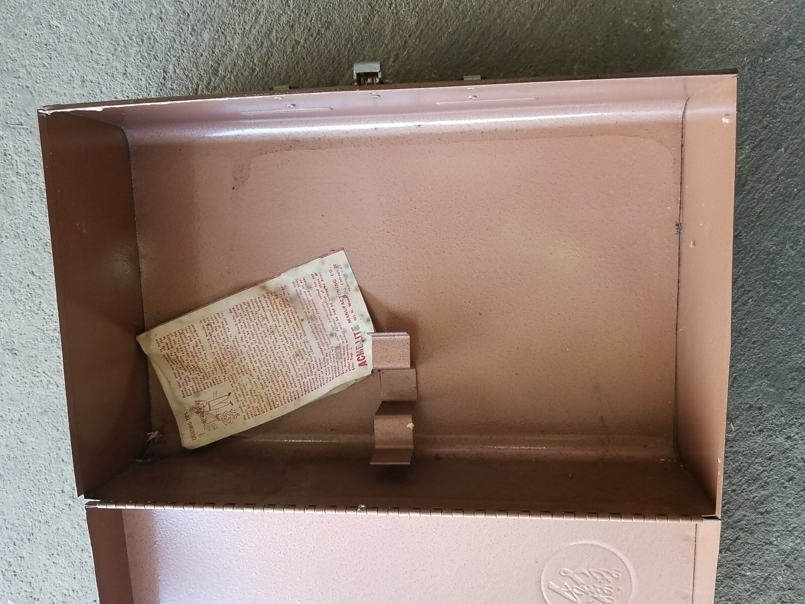 Acme Lite metal carrying storage case