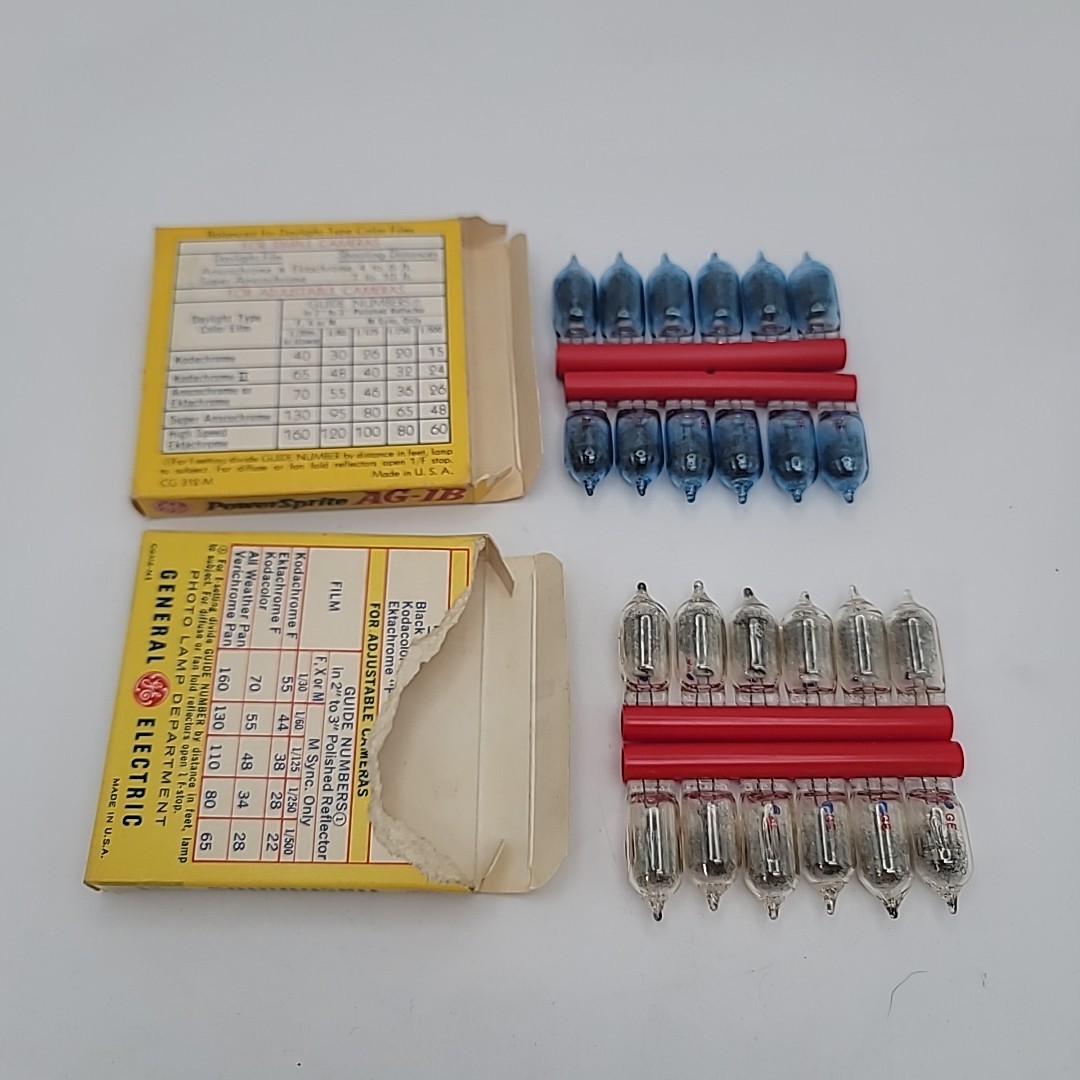 Vintage GE AG-1 AG-1B Flashbulbs NOS Lot 24 Bulbs 2 Boxes General Electric USA
