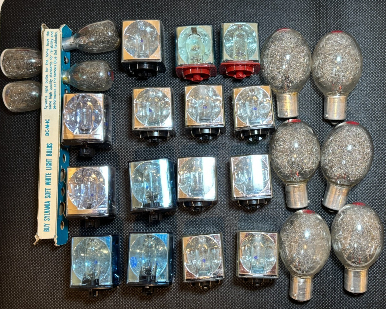 Vintage Lot 25 Flashbulbs Assorted Brands Colors Sizes See Description!!!