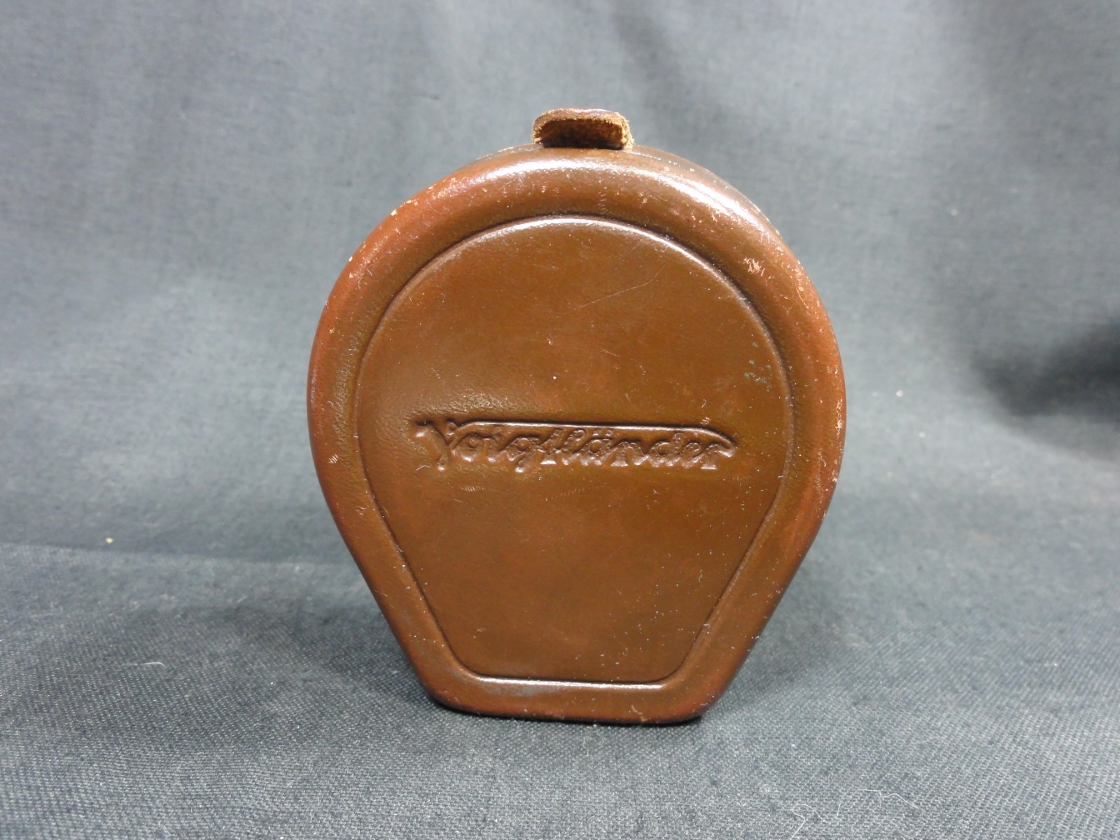 VOIGTLANDER VITO 310/32 PUSH ON LENS SHADE WITH LEATHER CASE