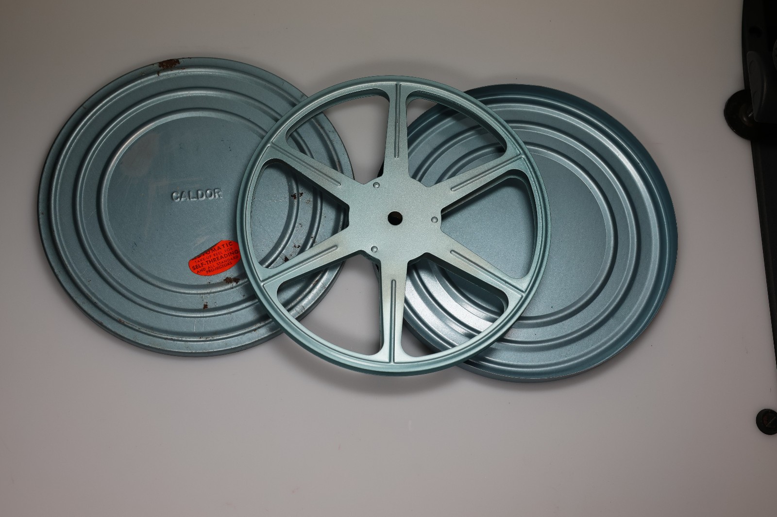8mm film reels cans, 5 pcs 5″ 200’ Metal Reels & Cans plus 1 150′ metal reel/can