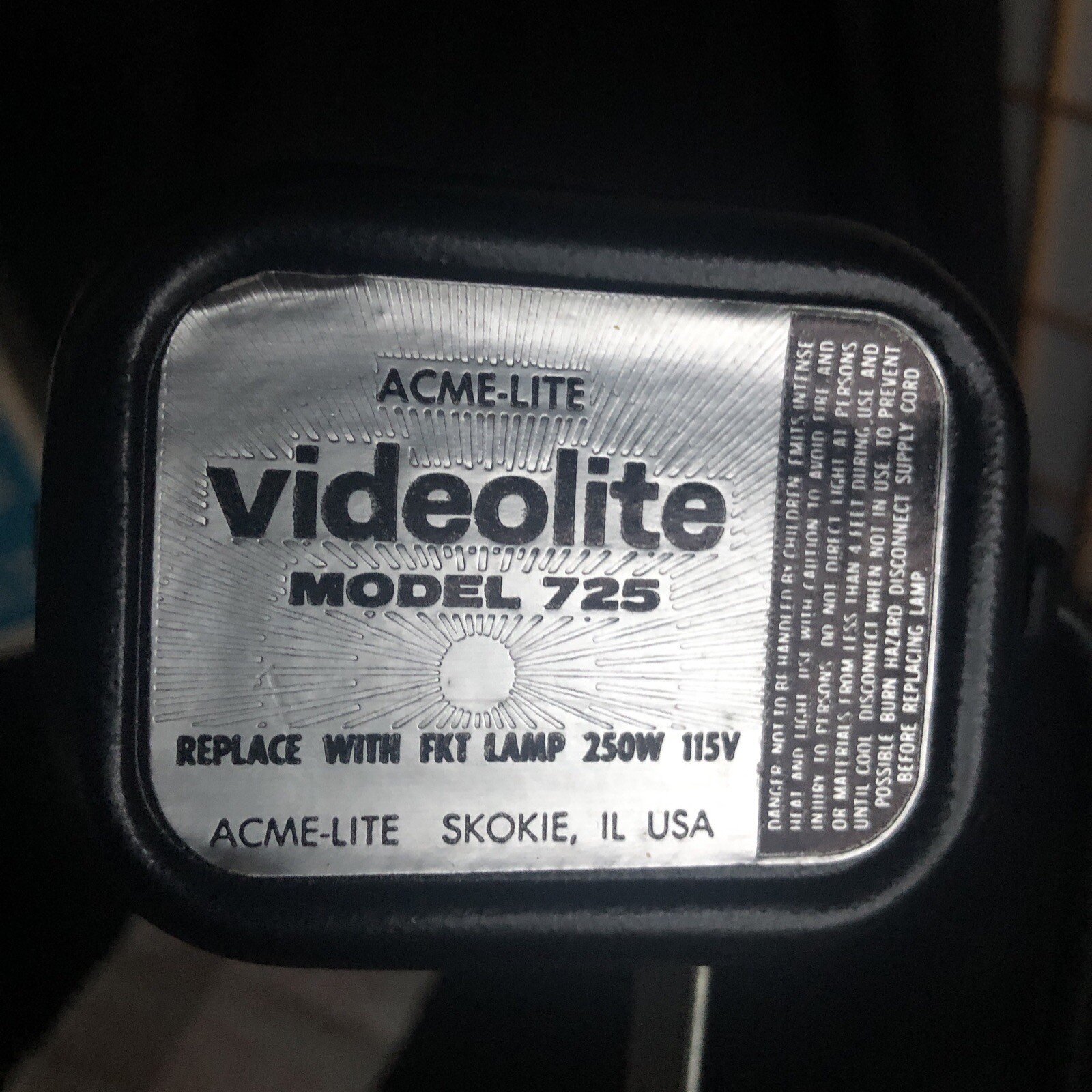 Acme-Lite Videolite Vintage movie light Model 725 250 Watt Lamp- w Mounting Shoe