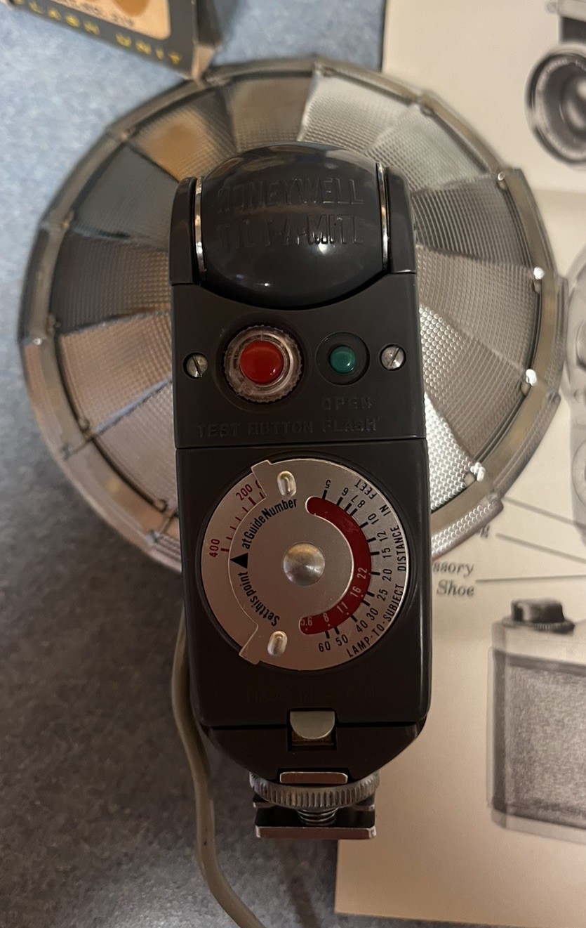 Vintage Honeywell Tilt-A-Mite Collapsible Flash Unit W/Instructions Untested