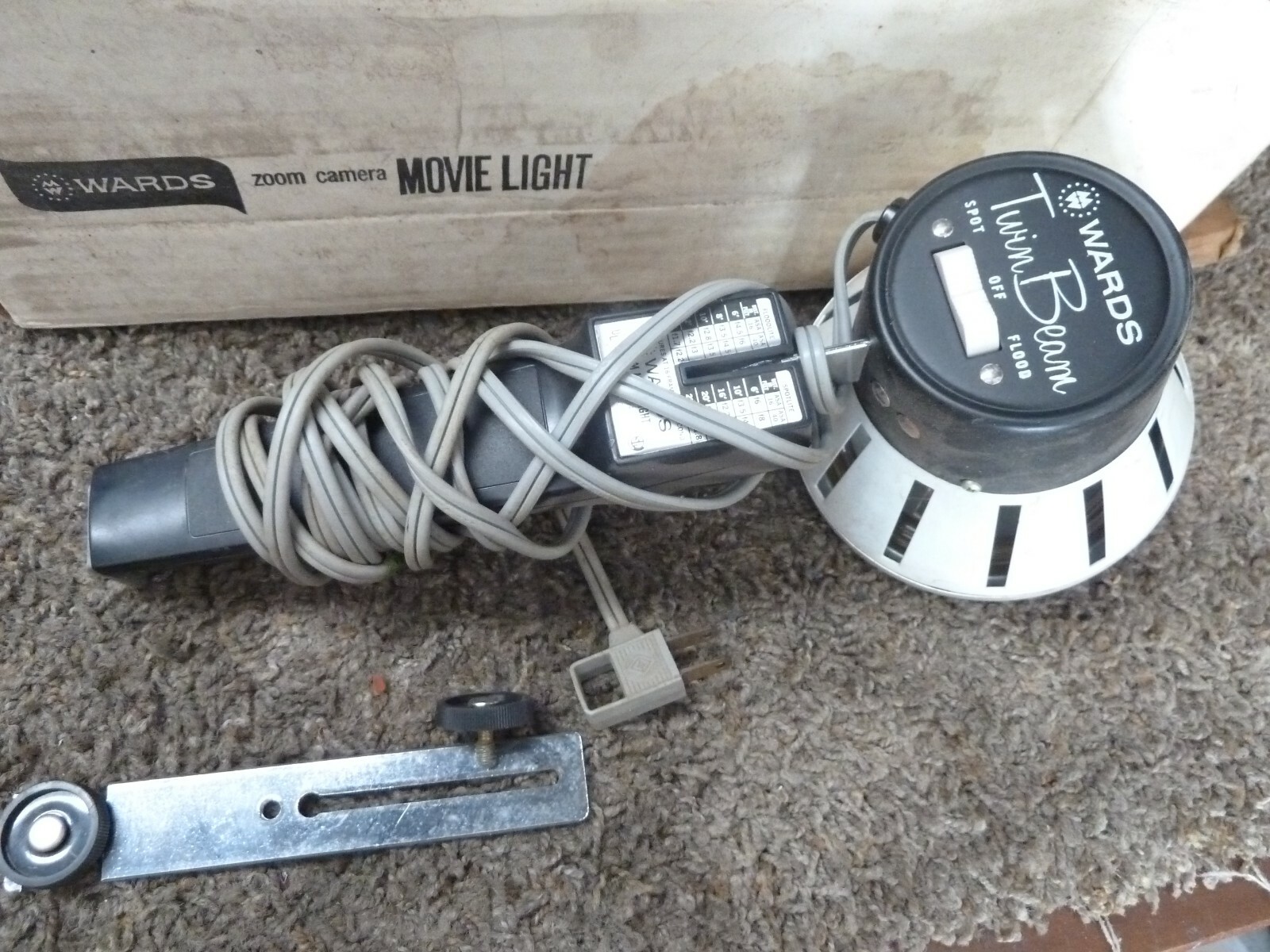 WARD MOVIE LIGHT TWIN BEAM FLOOD OR SPOT 67-3284 VINTAGE WORKS