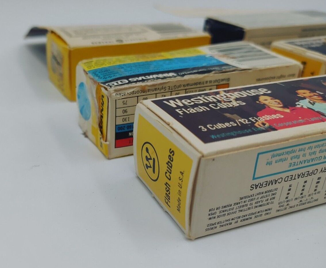 Vintage Lot 1 Sylvania, 1 sylvania blue dot, 1 GE, 3 Westinghouse Flashcubes