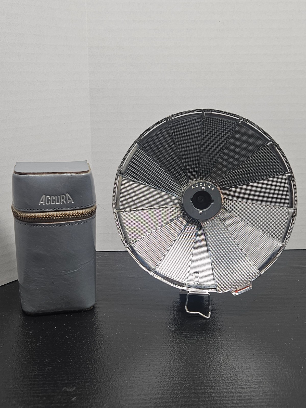 vintage Accura fan flash dial with its original carry case, made in Japan. 
