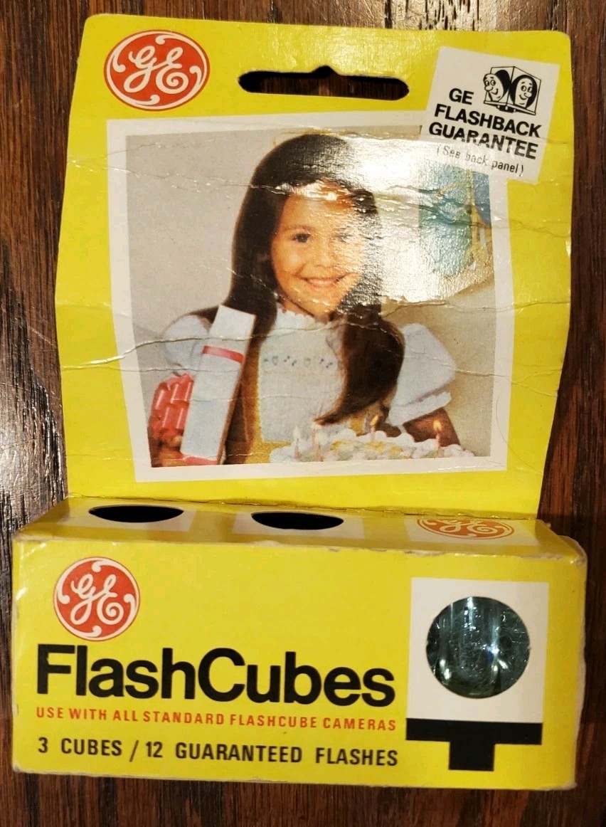 Huge Vintage Flash Lot -GE Flash cubes, Flip Flash, Sylvania AG1 Bulbs, Some NOS