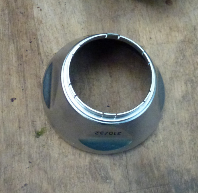 Voigtlander #310/32 A32 32mm push fit slip on shade lens hood